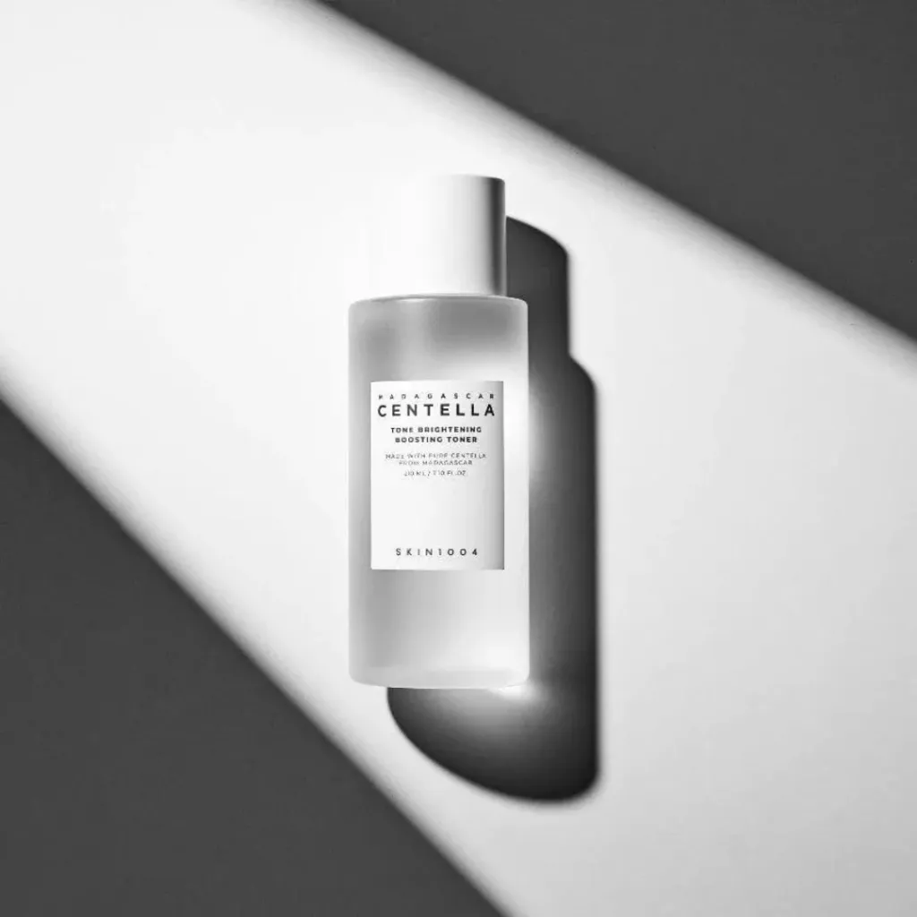 TONE-BRIGHTENING-BOOSTING-TONER-210-ML-SKIN1004-3.webp