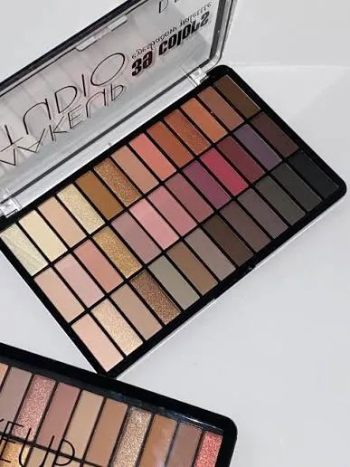 Ever Beauty Modern 30 Colors Eyeshadow Palette